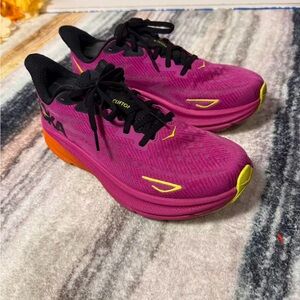 HOKA One One Clifton Running Shoes – Women’s US 10